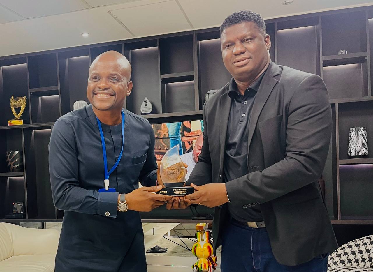 Côte d'Ivoire: Fabrice Sawegnon publicitaire, communicateur et promoteur de média reçoit officiellem