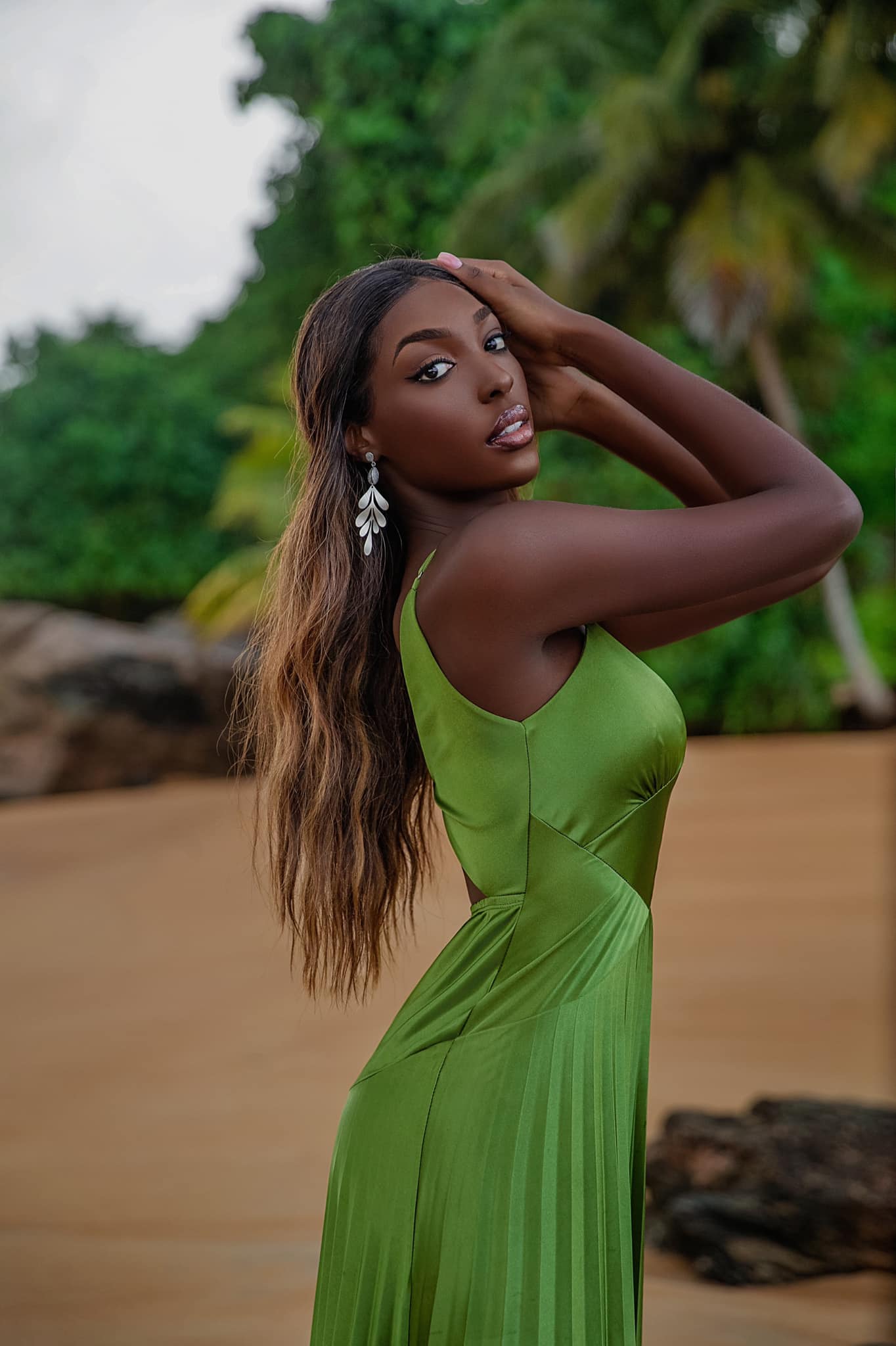La Miss Olivia Yacé aux Ivoiriens : « fédérons nos efforts et énergies... je rentrerai bientôt »