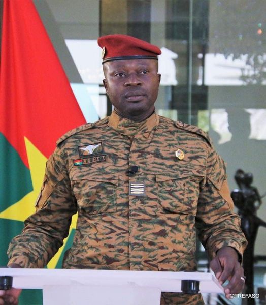 Burkina Faso : La CEDEAO suspend le pays après le coup d’état contre Rock Kaboré