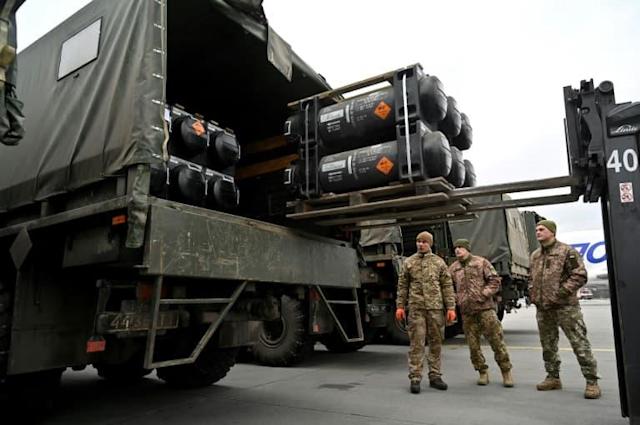 Missiles Stinger et Javelin envoyés à l'Ukraine : Comment les forces Ukrainiennes s'équipent pour co