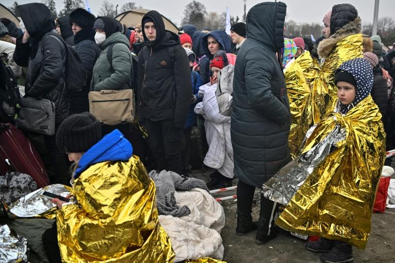 Guerre en Ukraine : La France ouvre ses portes à 100.000 réfugiés Ukrainiens