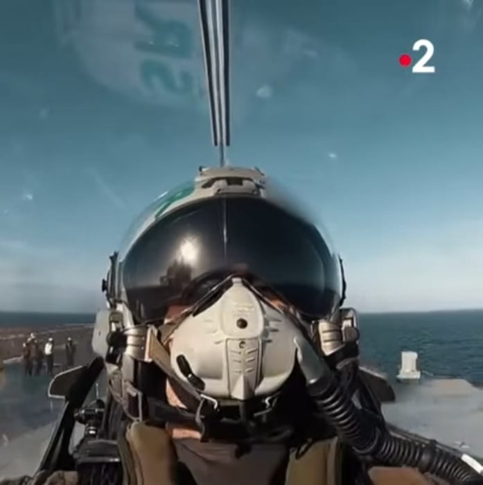 Conflit en Ukraine : La France dépêche un porte-avions pour dissuader la Russie