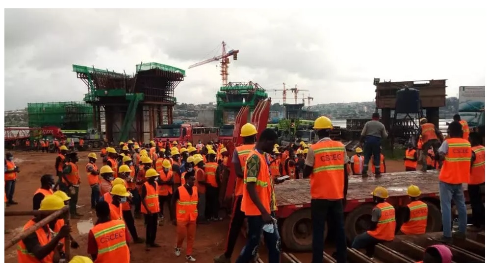 Société : Les ouvriers du 4e Pont d'Abidjan en colère bloquent tout