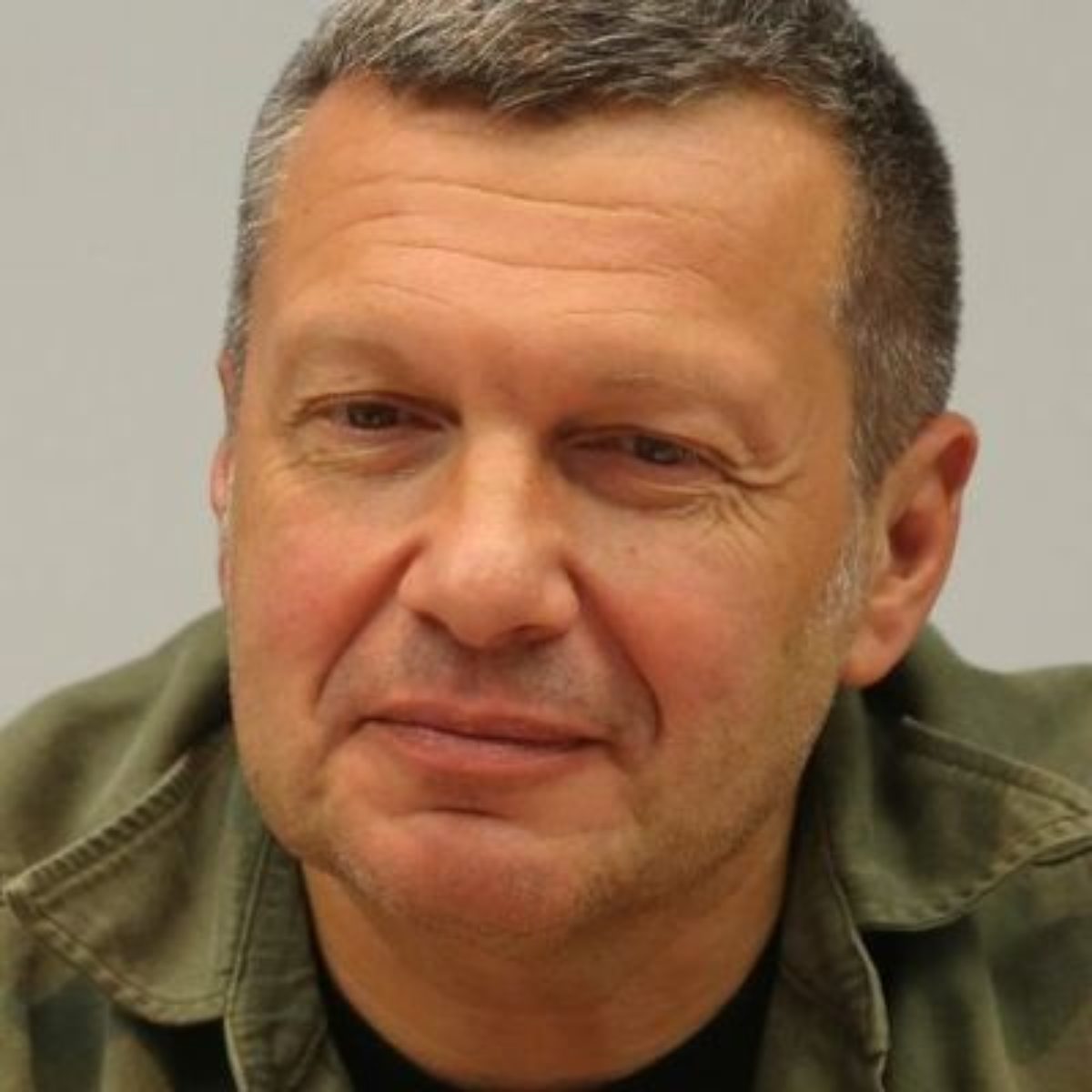 Poutine accuse les Occidentaux d’avoir tenté d’en finir avec un journaliste Russe, partisan de la g