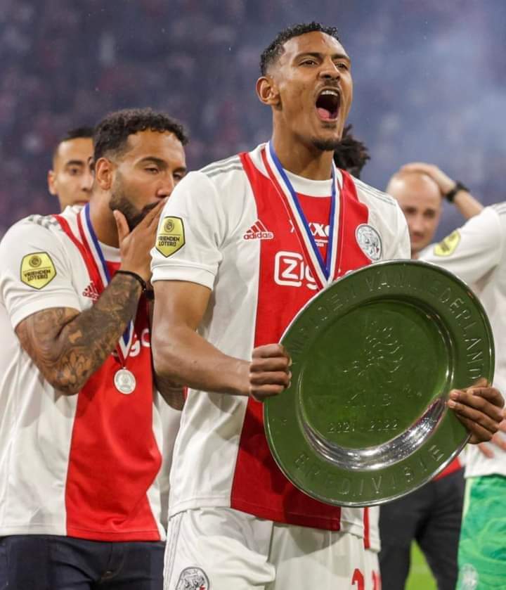 Football-Eredivisie: Sébastien Haller sacré !