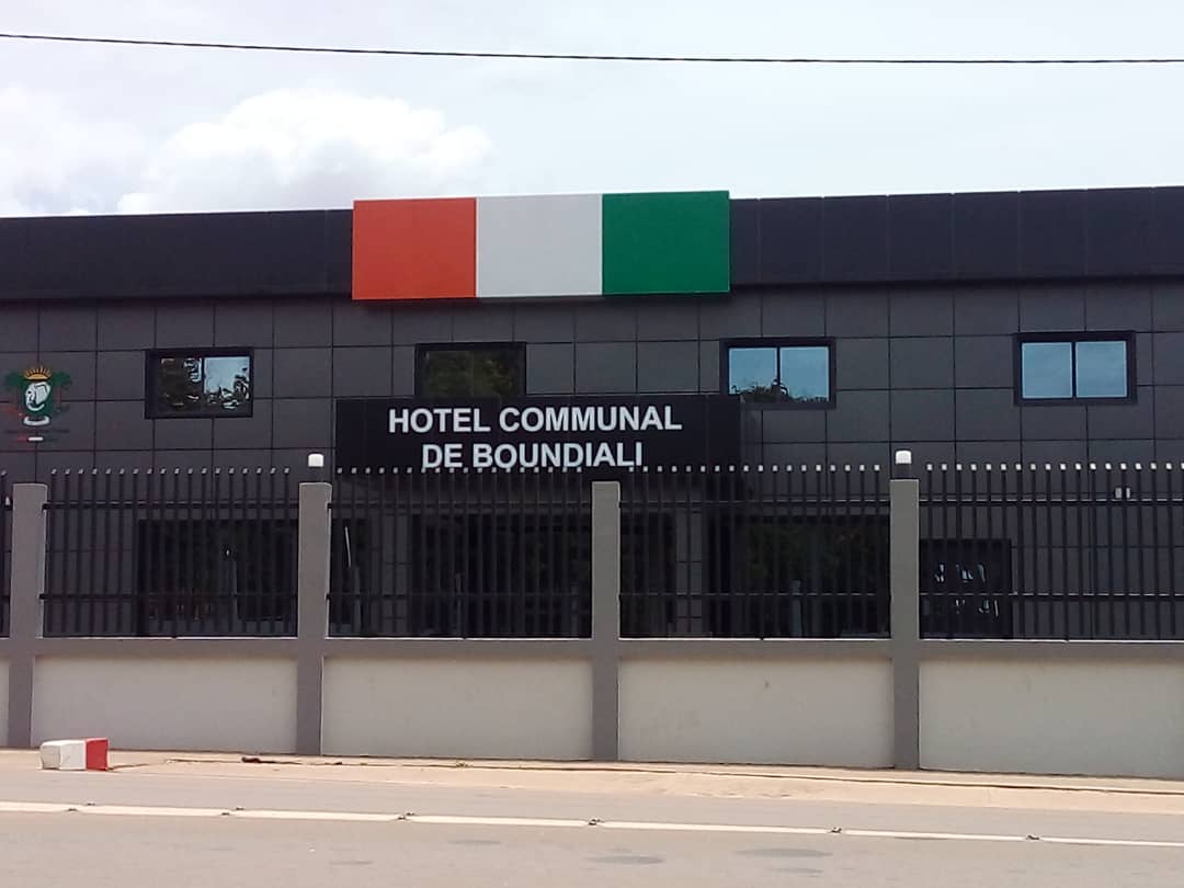 Boundiali/ Après les feux tricolores la ministre-maire Koné Mariatou réalise un nouvel hôtel de vill