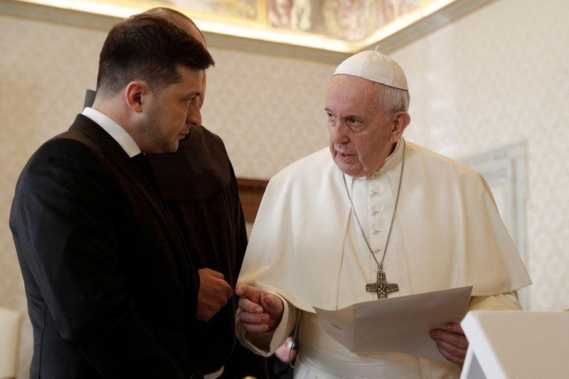 Sous agression Russe, Zelensky rassure : ‘’le pape nous soutient’’, une visite à Kiev prévue en Sept