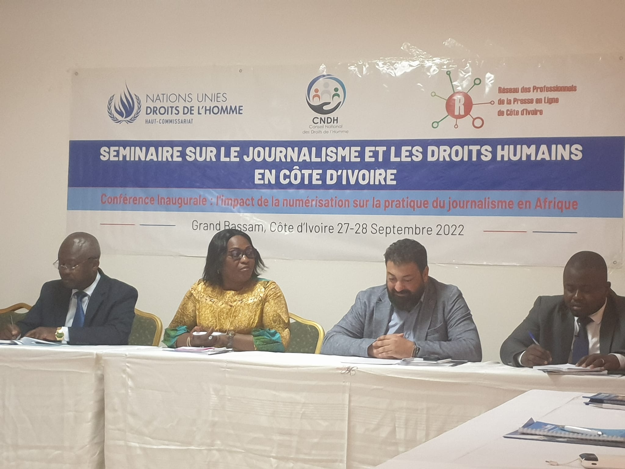 Médias : Les journalistes de l’expression numérique en séminaire à Bassam pour statuer sur les droit