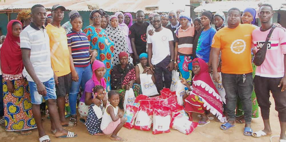 Daoukro/L'Ong«Prêt à aider » visite aux veuves avec 250 kits alimentaires dans plusieurs quartiers.