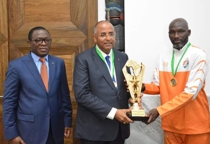 Après leur sacre au Cameroun, les nouveaux champions du Maracana reçus par le premier ministre Patri