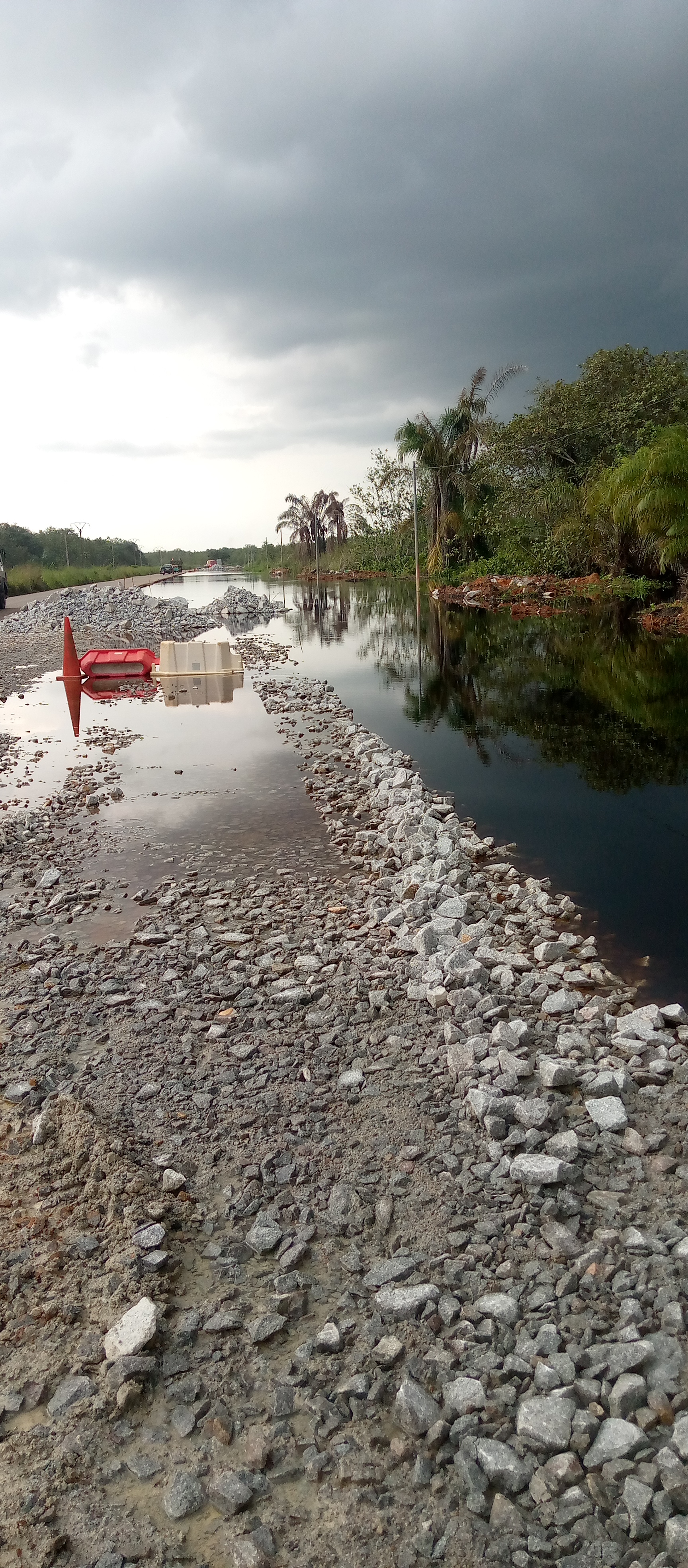 La rivière Agnéby sort de son lit/ Les travaux d'élargissement de l'axe Songon-Dabou fortement pertu