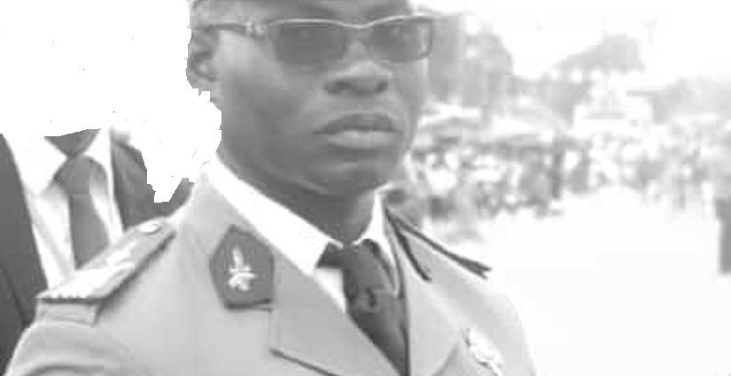 Drame/ Un commandant s'écroule dans sa salle de bain et meurt. Le film de sa mort.