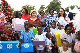 Santé/La Première dame, Dominique Ouattara fait vacciner 10