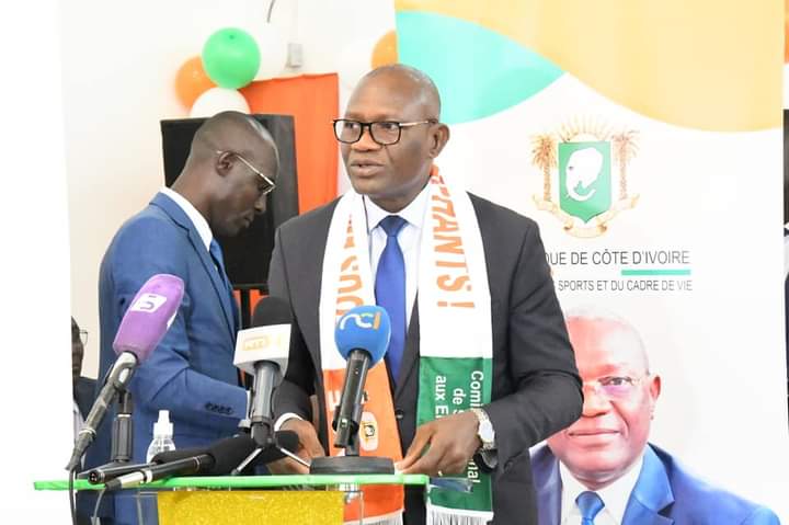 En prélude à la Can 2023/ Le nouveau ministre délégué des sports Metch Silas marque le terrain.