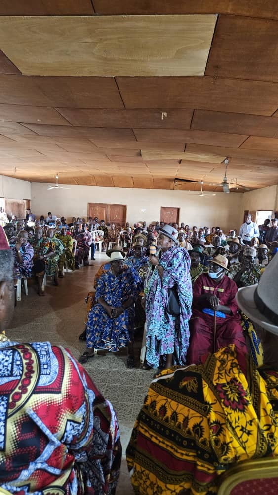 CAN 2023/En visite dans un village de Dabou, le ministre Me