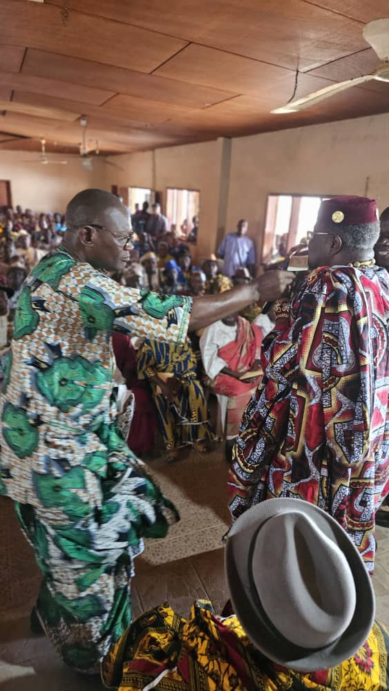 CAN 2023/En visite dans un village de Dabou, le ministre Me