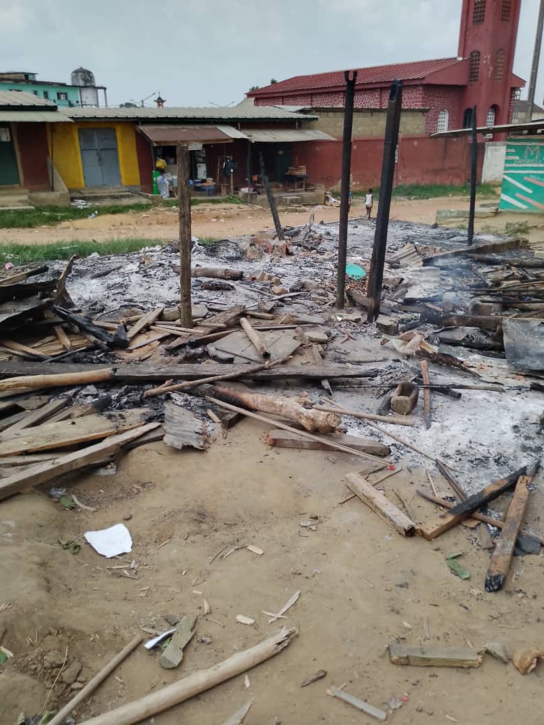 Akradio/ Après avoir incendié leurs habitations et saccagé l