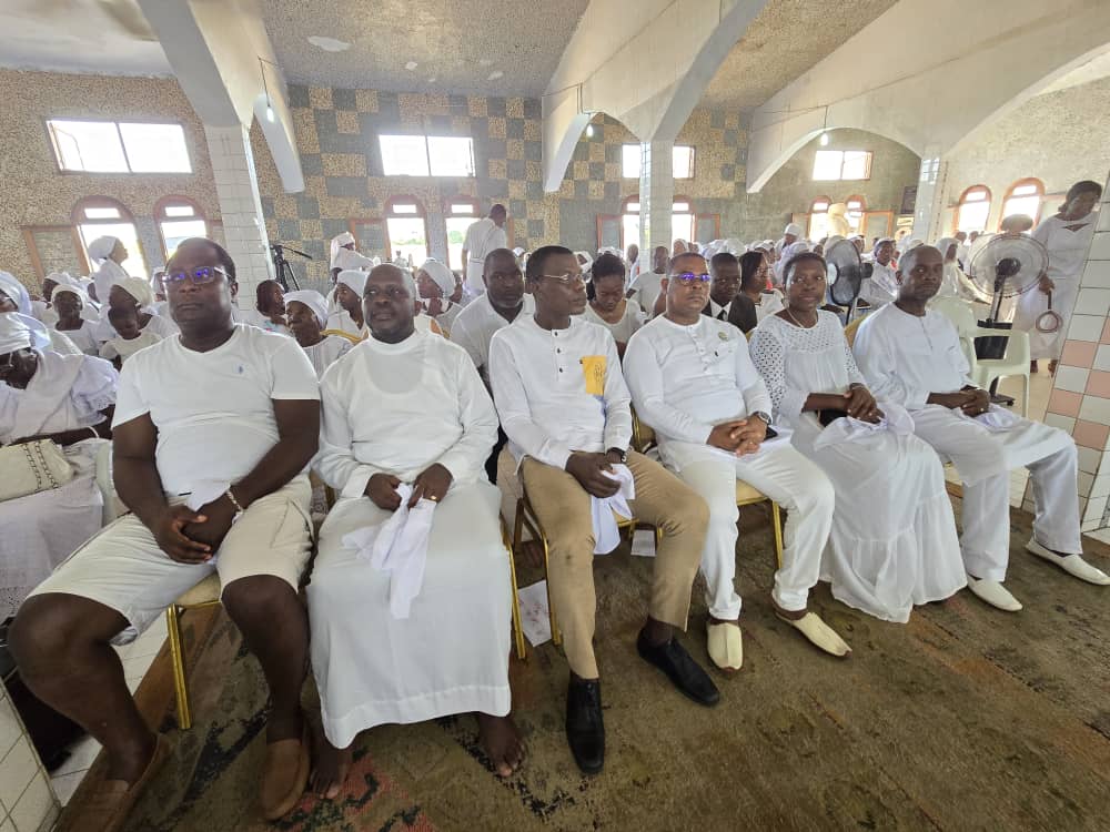 Marée humaine au temple Papa Nouveau de Toukouzou Hozalem/ Des milliers de fidèles prient pour la pa