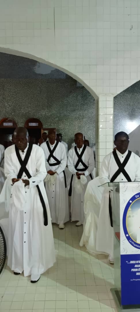 Marée humaine au temple Papa Nouveau de Toukouzou Hozalem/ D