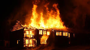 En pleine cuisine, la maison prend feu/ Une femme brûlée au 2 ème degré
