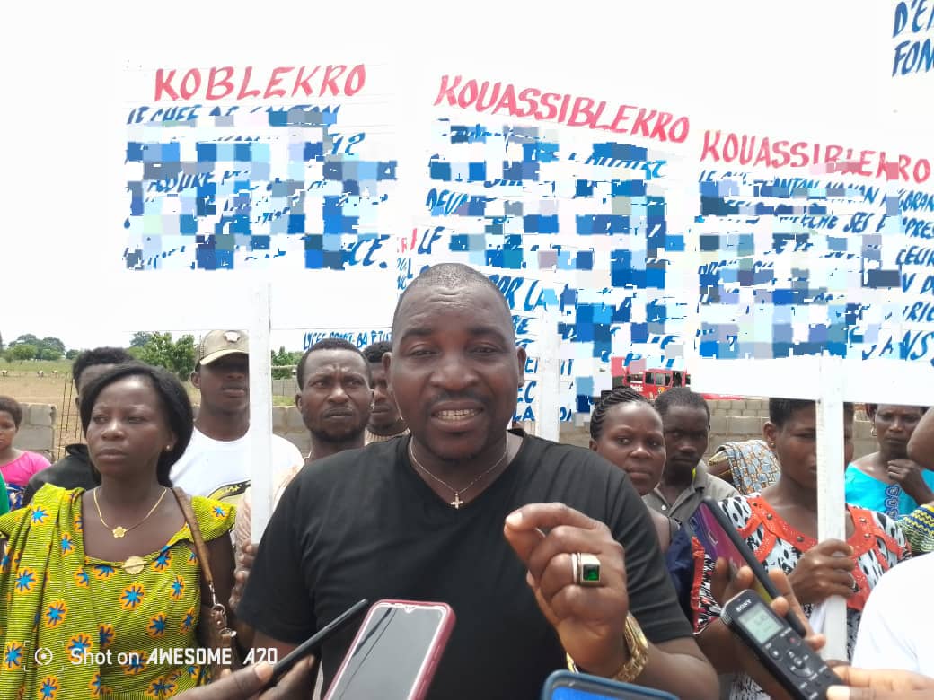 Bouaké/ Des villageois mécontents assiègent la préfecture. Le préfet calme le jeu.