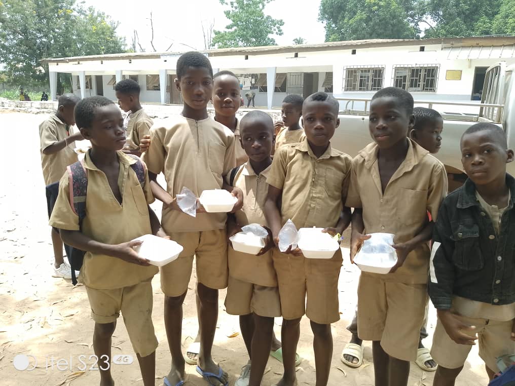 Bangolo/ Examens du Cepe/ Une Ong offre plus de mille repas aux candidats.