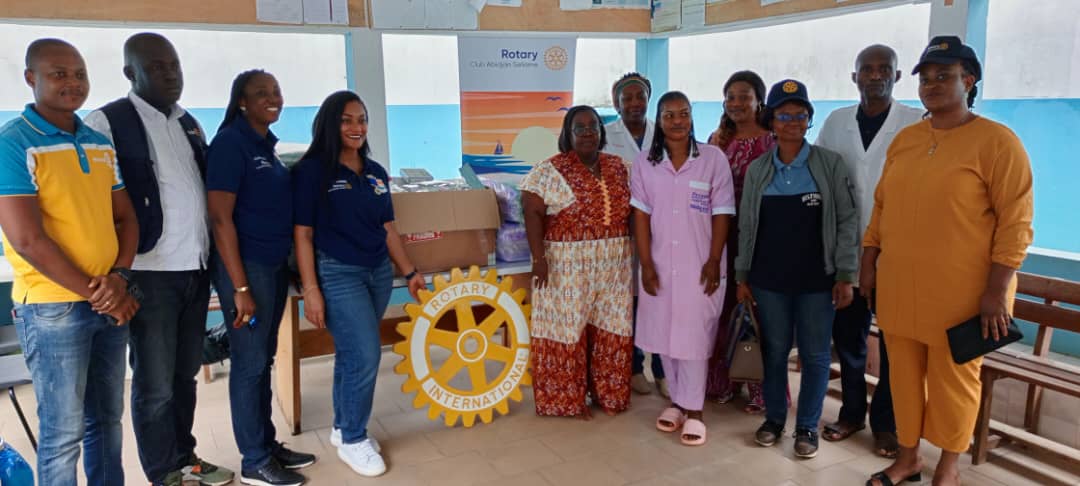Bienfaisance/ Rotary Séliame offre une couveuse et des lots