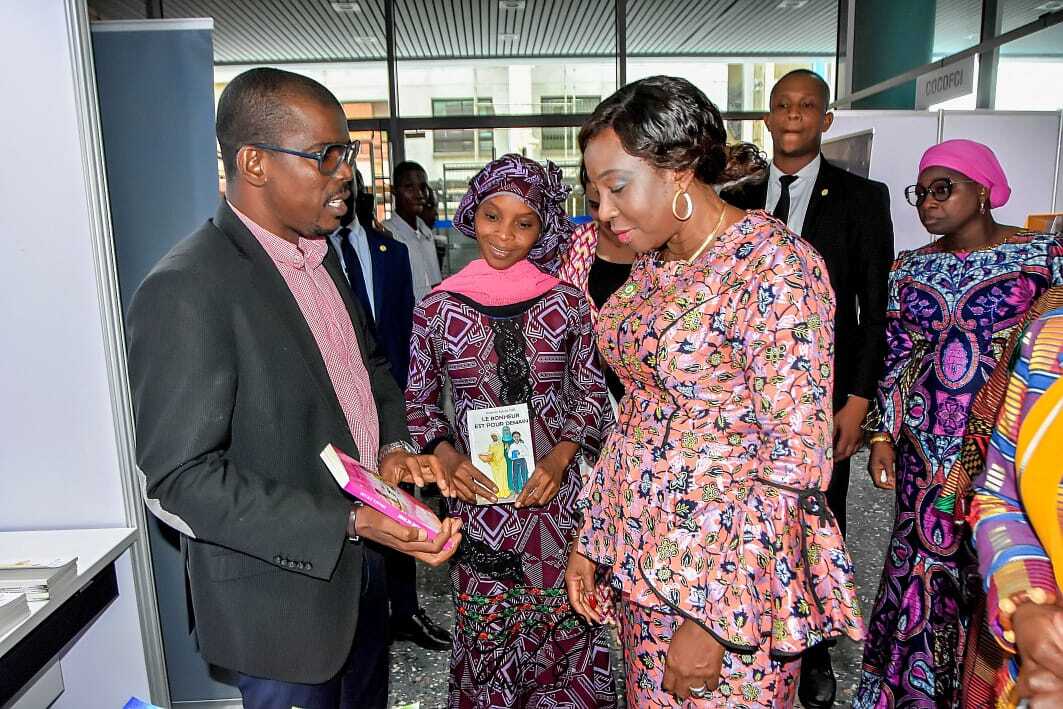 L'écrivain Edmond Kouassi présente son œuvre "La rose de Rose" aux femmes leaders.
