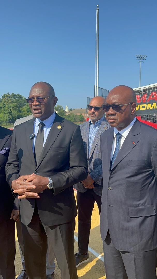 Sport/Le ministre des sports Metch Silas et le président de