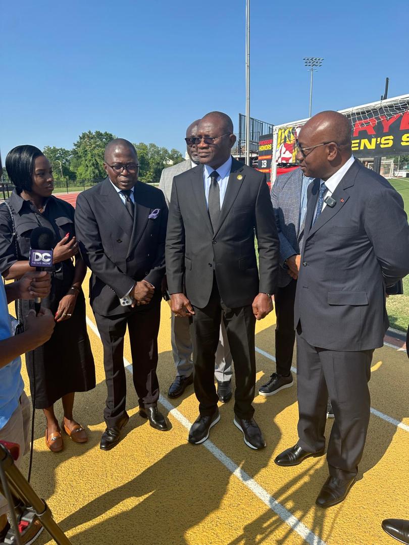 Sport/Le ministre des sports Metch Silas et le président de