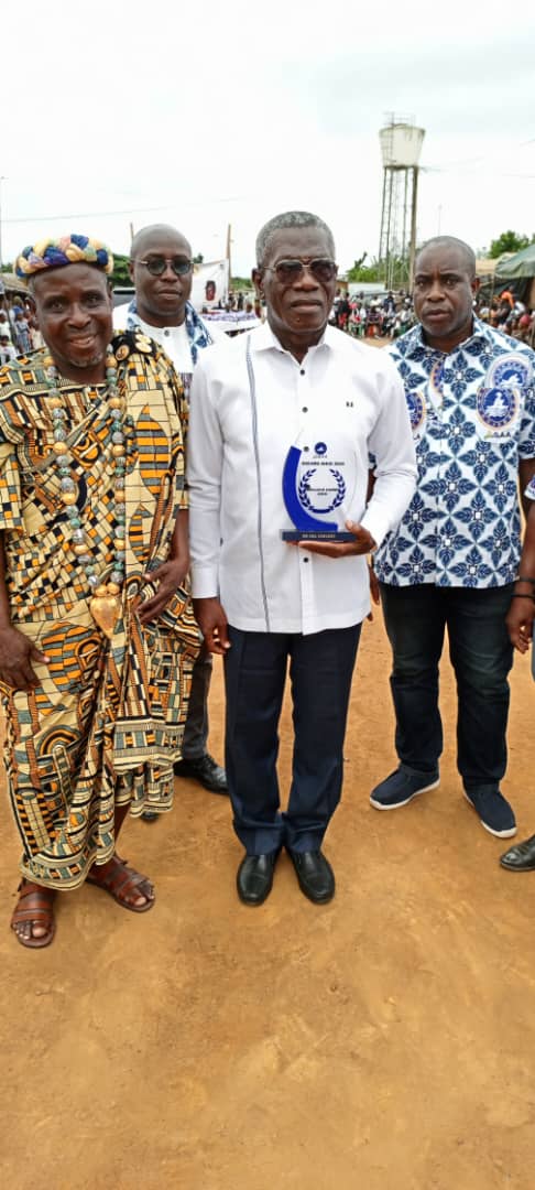 Célébration des Oscar Ahizi/ Oda Edouard, directeur de société, meilleur cadre Ahizi