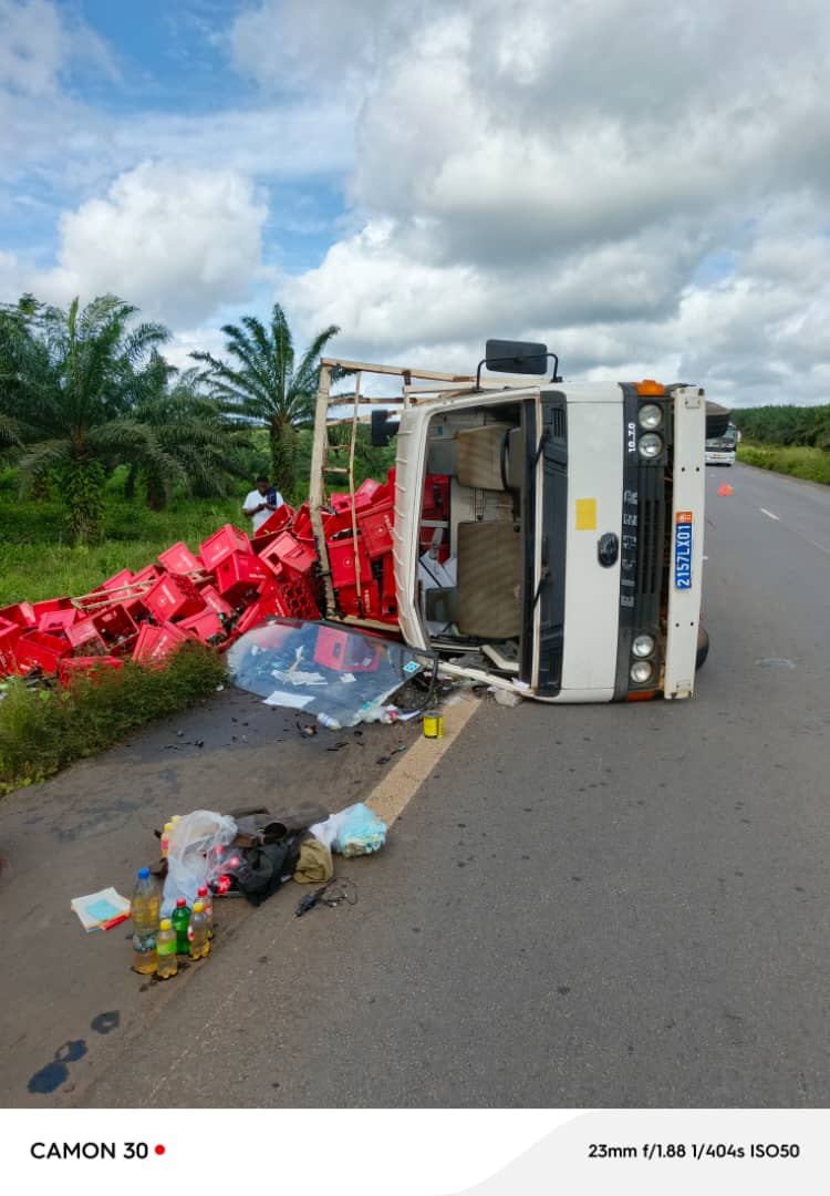 En partance pour Grand-Lahou/ Un camion bourré de casiers de