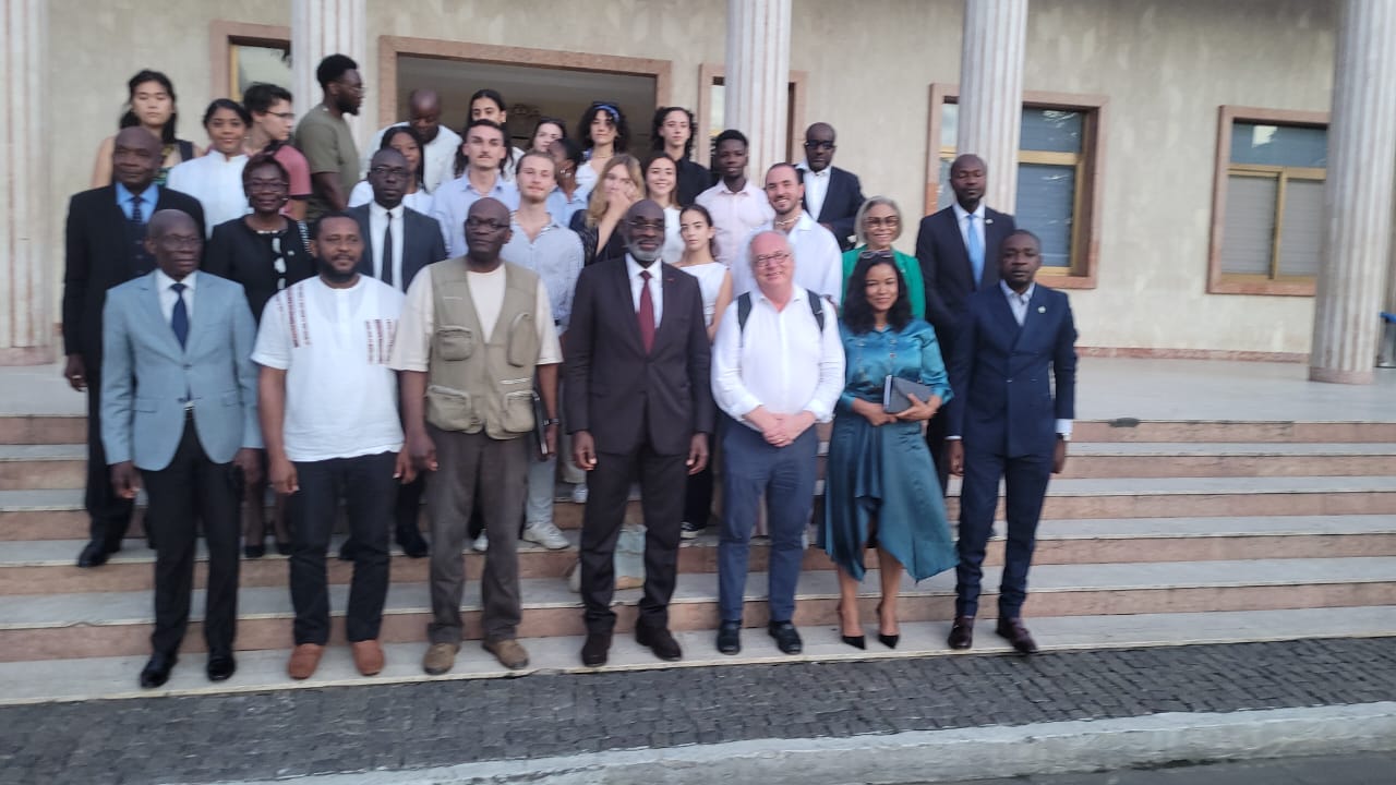 Gestion de la démographie et construction de logements à Abidjan/ Des architectes français proposent