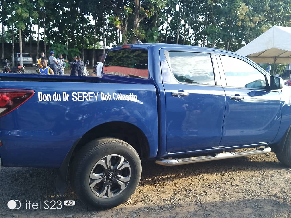 Bangolo / Le ministre Sérey Doh offre un véhicule à la br