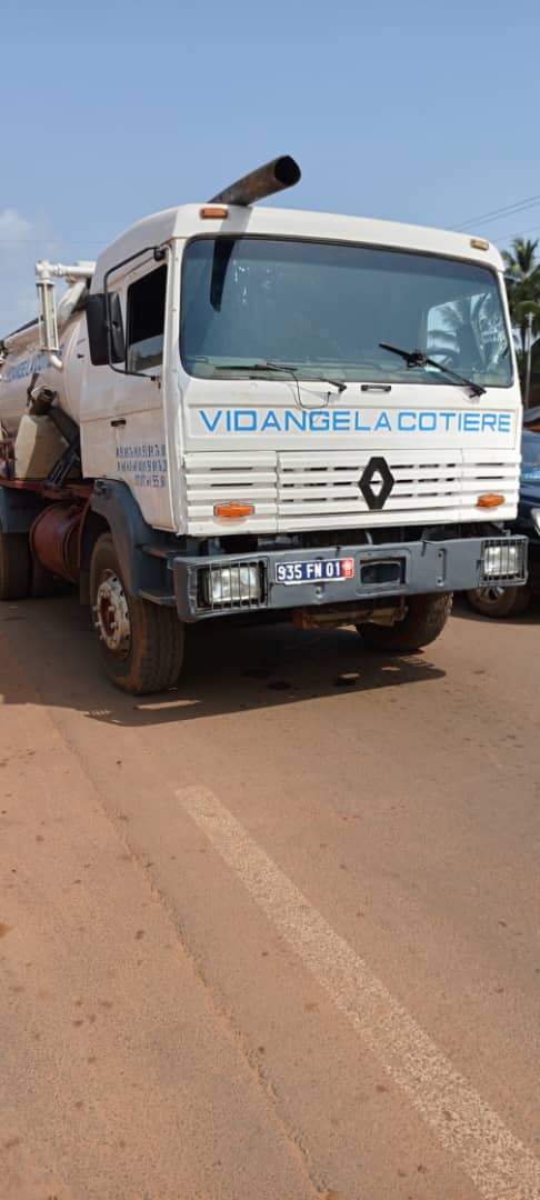 Un camion de vidange rentre dans la foule/ Un commerçant écrasé.