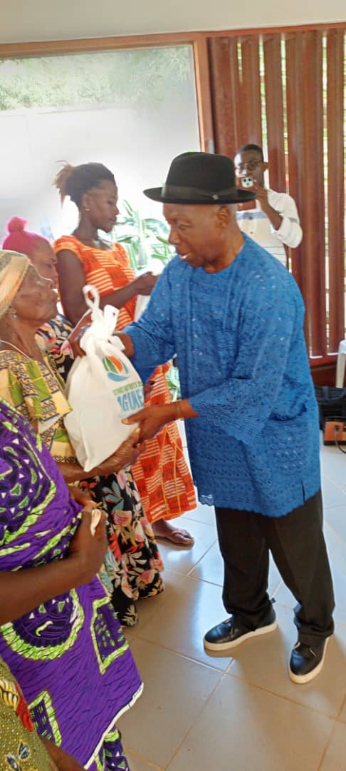 Dabou/ Le ministre gouverneur du District des Lagunes offre