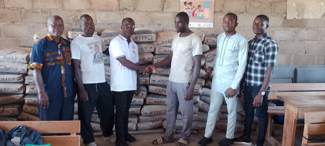 Gohitafla/L' Ong Judemar offre 5 tonnes de ciment pour la construction de 3 classes à l’Epp Bongofl