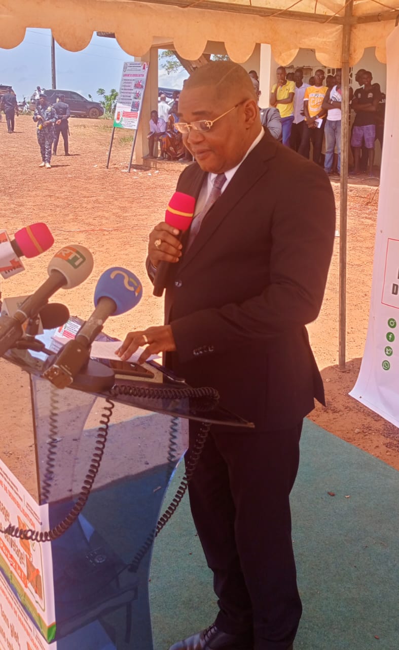 Dabou/ Tragédie de Tiaha/ Le ministre Serey Doh remet un imp