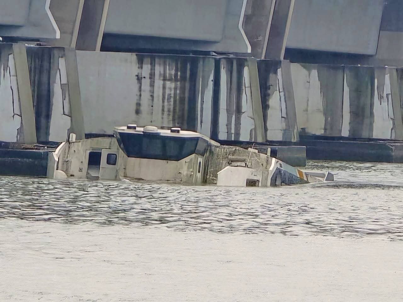 Drame sur lagune Ebrié/ Un bateau se renverse sous le pont Houphouët-Boigny