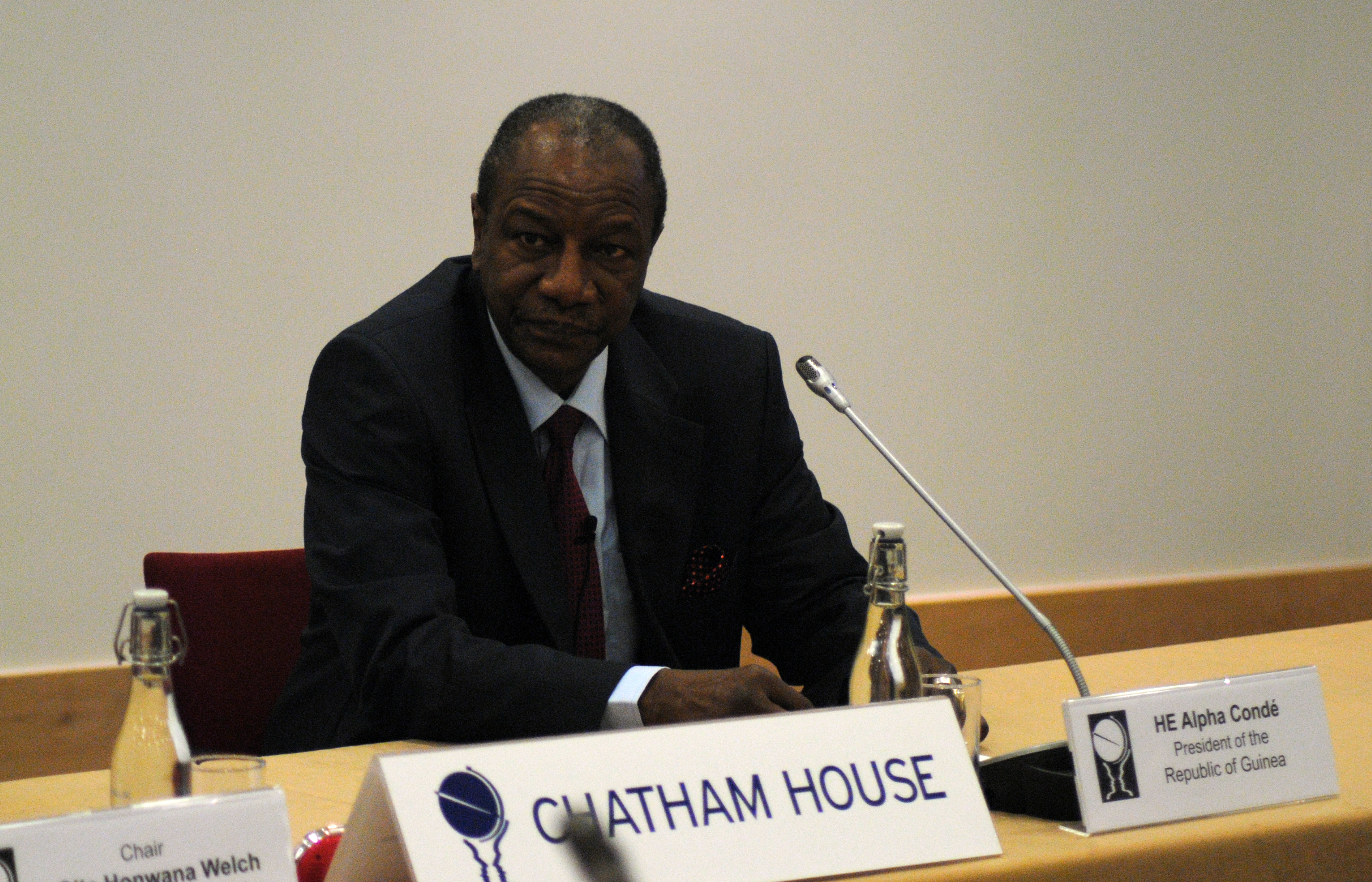 Alpha Condé, ancien président de la Guinée, dont deux anciens ministres viennent d'être autorisés à se soigner à l'étranger