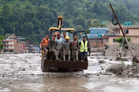 Népal, six semaines après la crue de l'Himalaya